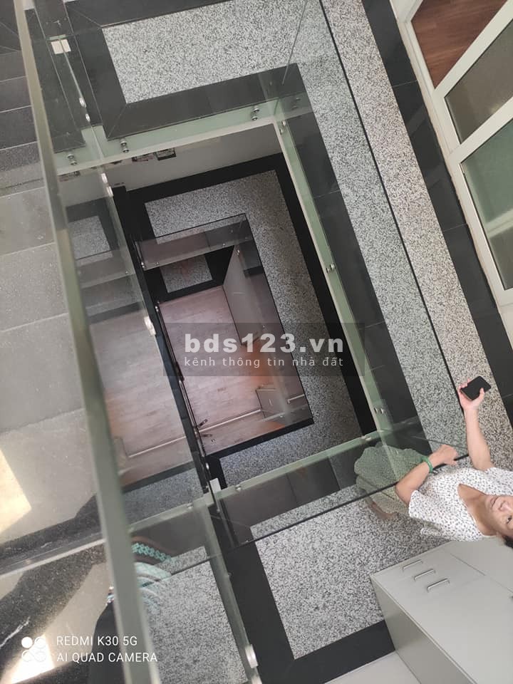 Bán nhà Võng Thị, Tây Hồ, 6 tầng, gara oto, diện tích sử dụng 50m2, giá rất hợp lí