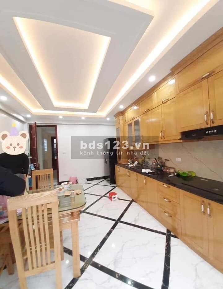 Nhà đẹp Hồng Tiến ngõ ô tô thông gara cách mặt phố 20m, sổ đẹp chính chủ, khu dân trí cao