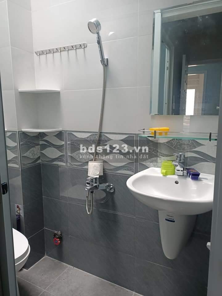 Nhà mới kiên cố 2 tầng vị trí đẹp hẻm xe hơi tránh đường Gò Dầu giá bán 4,2 tỷ, lhcc