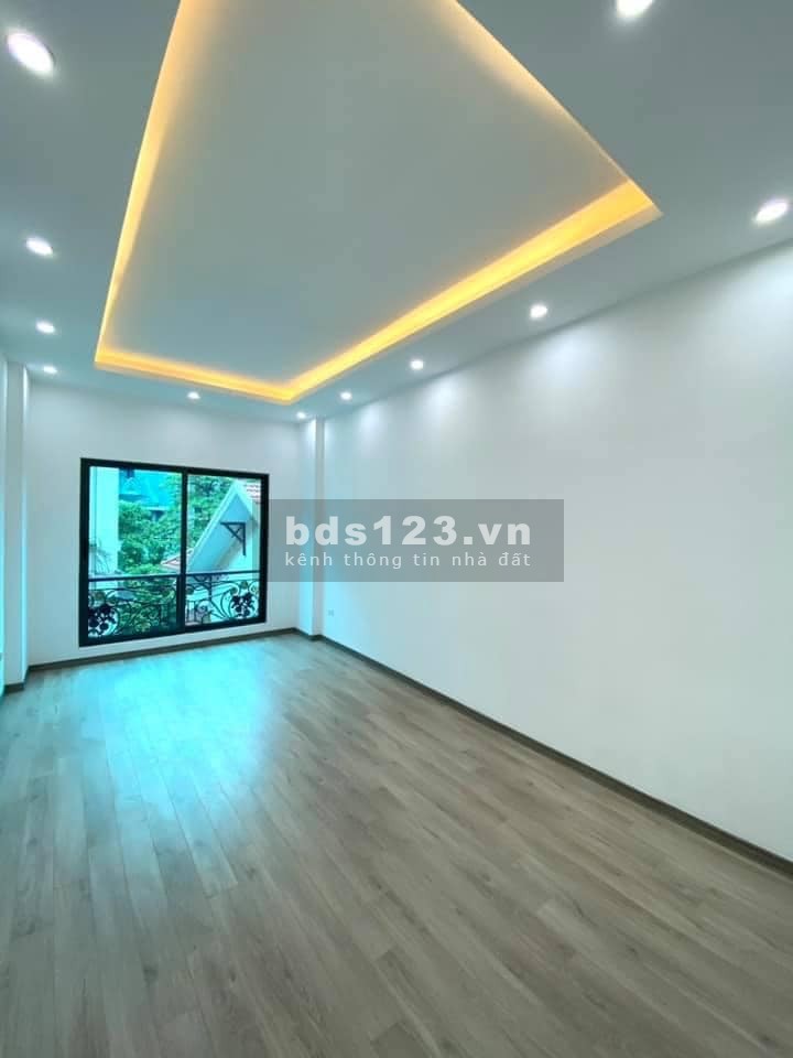 Bán nhà Cầu Giấy, dt 55m2, 5 tầng, giá 4.6 tỷ, nhà mới, 2 mặt thoáng, view công viên cây xanh