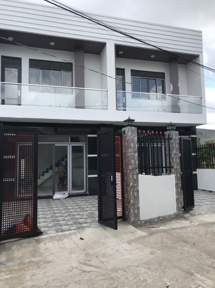 Bán căn 1 trệt 1 lầu gần chợ Bình chánh, thanh toán 1 tỷ 450 triệu sở hữu ngay, tiện ích đủ