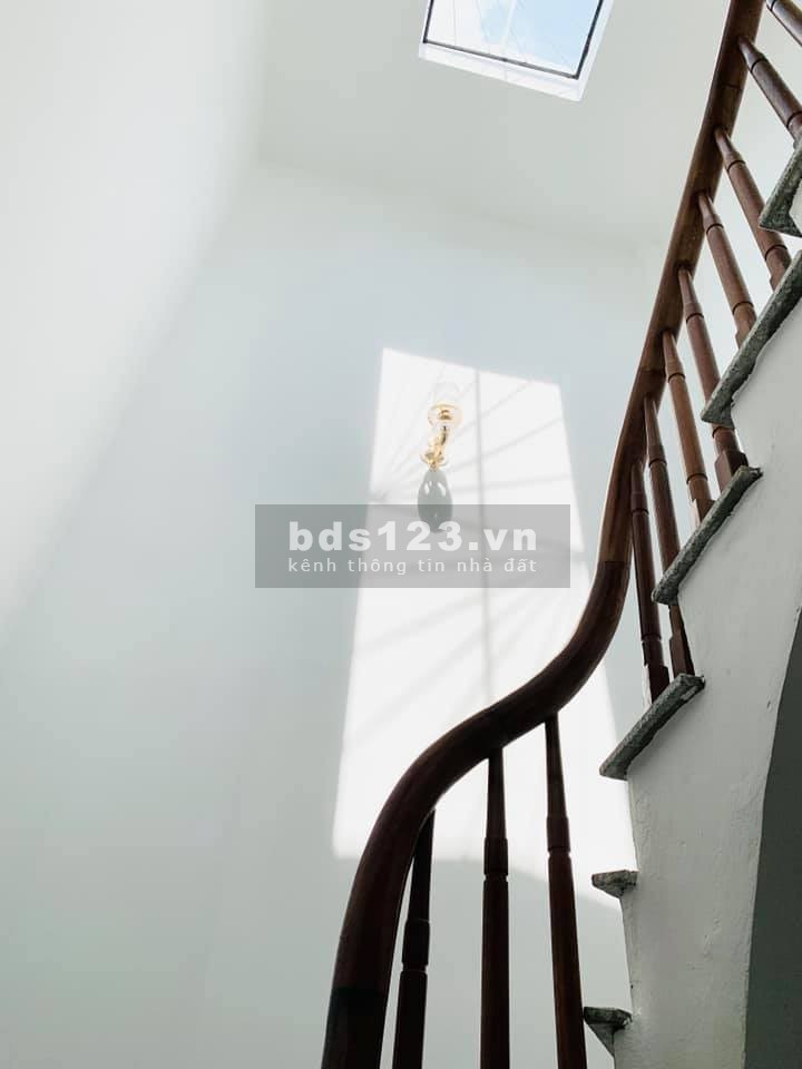 Nhà đẹp ở ngay tổ 12 phố Trạm, quận Long Biên, ô tô, 35m2, 5 Tầng, giá chào 2.5tỷ 