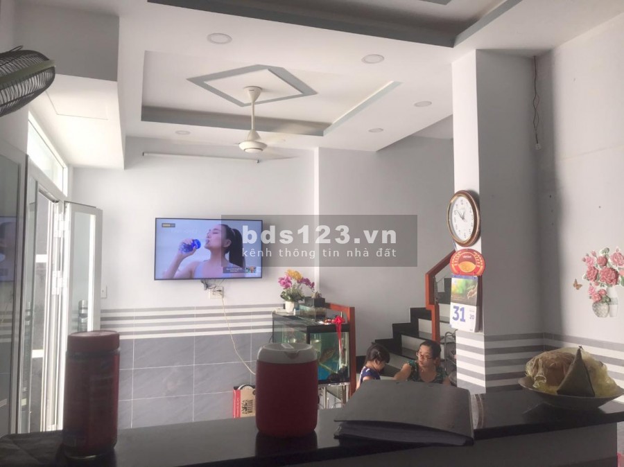 Nhà Lạc Long Quân, Tân Bình diện tích sử dụng 50m2, 4 tầng, 7 phòng, giá 5,7 tỷ 901218895
