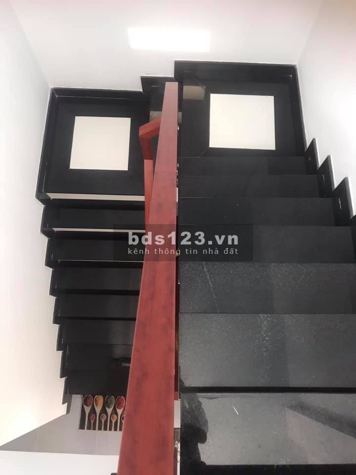 Nhà Lạc Long Quân, Tân Bình diện tích sử dụng 50m2, 4 tầng, 7 phòng, giá 5,7 tỷ 901218895
