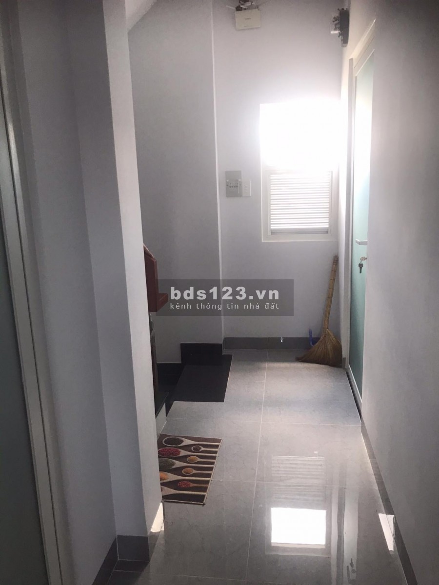 Nhà Lạc Long Quân, Tân Bình diện tích sử dụng 50m2, 4 tầng, 7 phòng, giá 5,7 tỷ 901218895