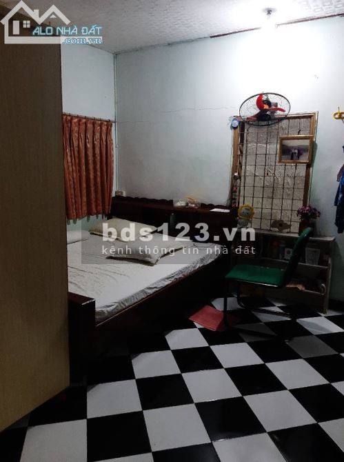 Bán nhà diện tích sử dụng 80m2, nhà cũ 1 lầu, giá 6,5 tỷ đường Cộng Hòa, P.13, Tân Bình
