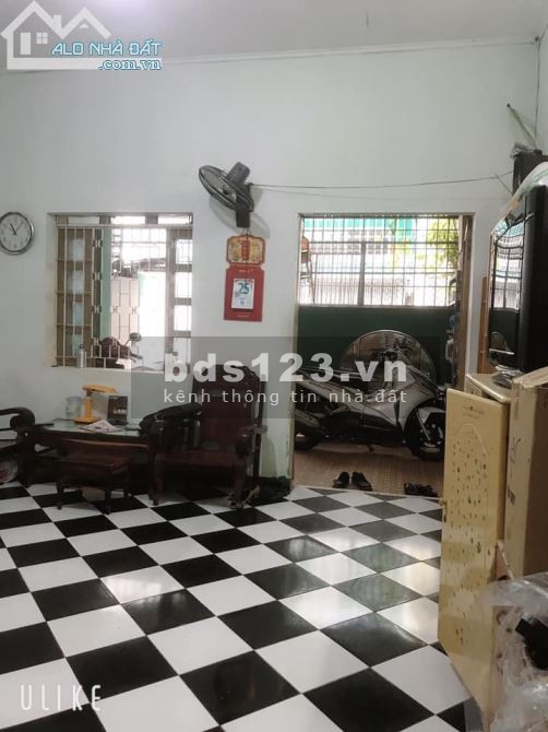 Bán nhà diện tích sử dụng 80m2, nhà cũ 1 lầu, giá 6,5 tỷ đường Cộng Hòa, P.13, Tân Bình