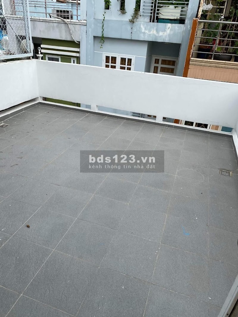 Bán nhà hẻm xe hơi đường 3 Tháng 2, Quận 10, DT: 4,3x8m, 1 trệt 3 lầu