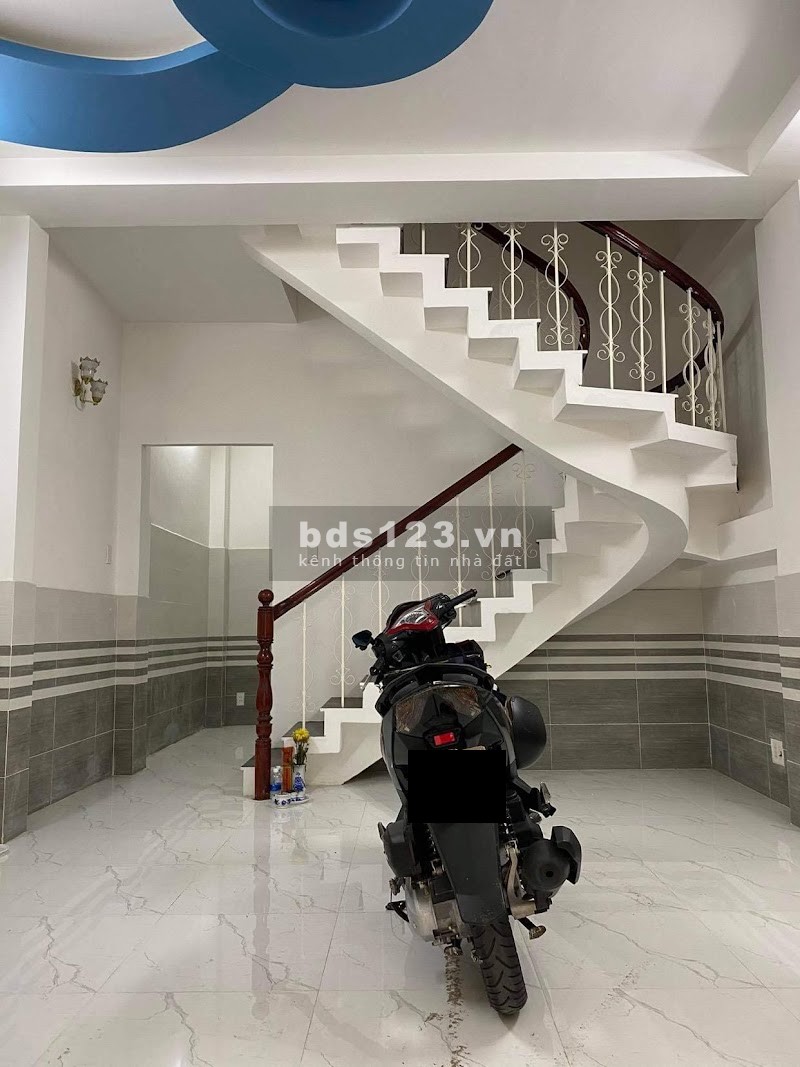Bán nhà hẻm xe hơi đường 3 Tháng 2, Quận 10, DT: 4,3x8m, 1 trệt 3 lầu