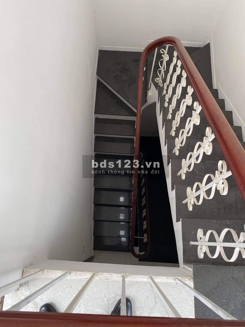 Bán nhà hẻm xe hơi đường 3 Tháng 2, Quận 10, DT: 4,3x8m, 1 trệt 3 lầu