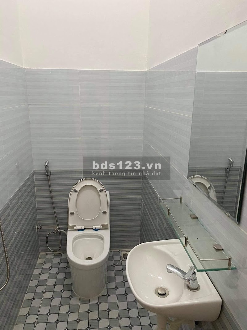 Bán nhà hẻm xe hơi đường 3 Tháng 2, Quận 10, DT: 4,3x8m, 1 trệt 3 lầu