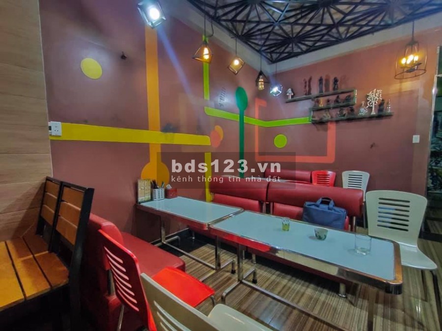 Bán nhà Mặt phố Nguyễn Văn Cừ, Cửa hàng đẹp, giảm hơn 2 tỷ còn 15.9 tỷ.