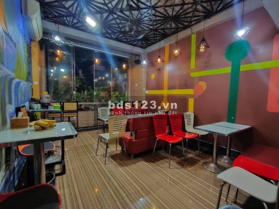 Bán nhà Mặt phố Nguyễn Văn Cừ, Cửa hàng đẹp, giảm hơn 2 tỷ còn 15.9 tỷ.
