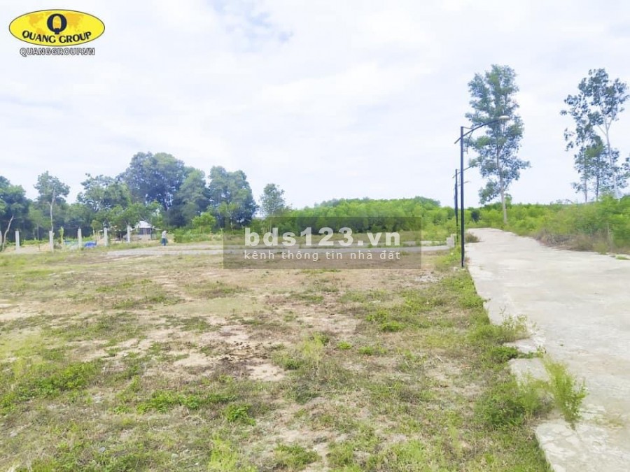 Lô đất trị trấn Cam Lộ cực đẹp nên mua ngay, liên hệ 0868450456, giá chốt 440 triệu