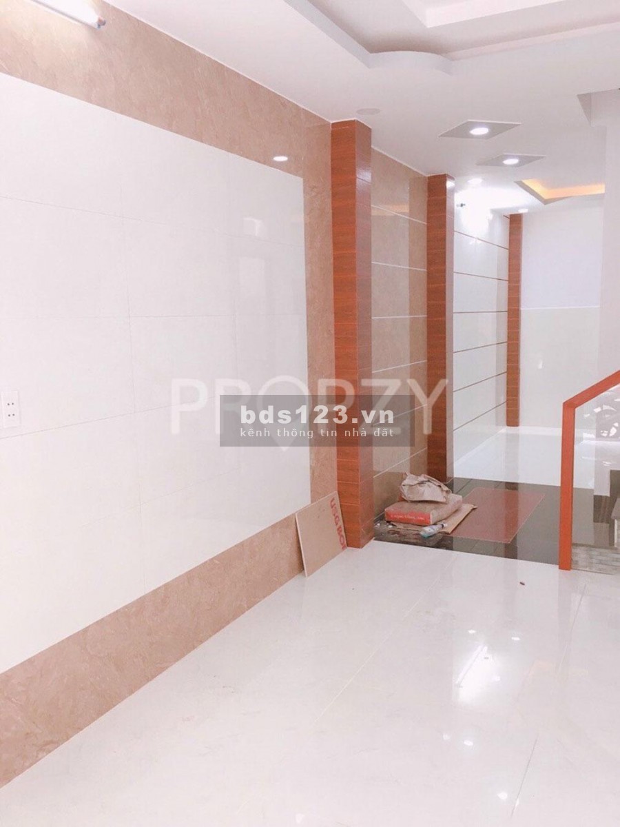 Nhà nguyên căn còn mới hẻm xe hơi rộng rãi bê tông cốt thép 4 tấm, giá chỉ 6.9 tỷ, lhcc