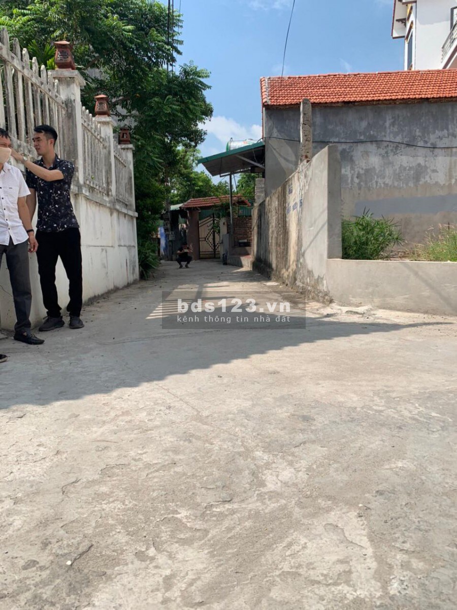 Chính Chủ cần bán Đất Huyện Yên Mỹ 60m2, nằm giữa Trung Tâm Xã Ngọc Long, Lô Góc đường thông