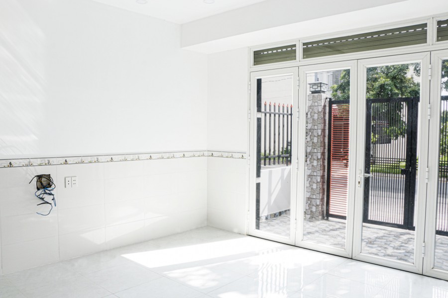 Bán căn 1 trệt 1 lầu gần chợ Bình chánh, thanh toán 1 tỷ 450 triệu sở hữu ngay, tiện ích đủ