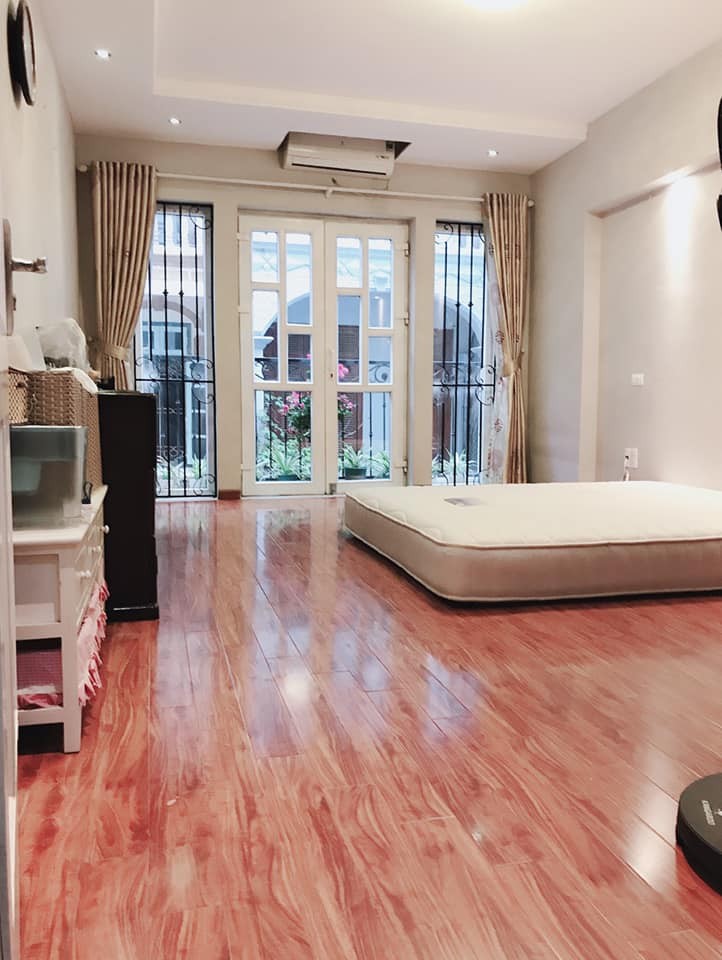 Bán nhà Ngọc Lâm, dt 37m, 6 tầng, giá 3.5 tỷ, đẹp như tranh thoáng sáng, ô tô tránh lh 0963521933