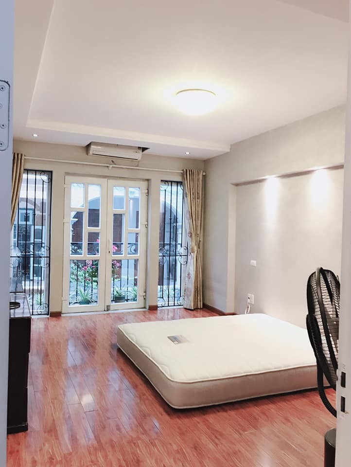 Bán nhà Ngọc Lâm, dt 37m, 6 tầng, giá 3.5 tỷ, đẹp như tranh thoáng sáng, ô tô tránh lh 0963521933
