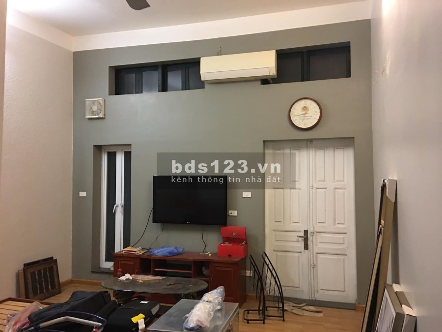 Bán nhà Mặt phố Nguyễn Đình Hoàn diện tích 58m2 mặt tiền 5m giá 15.6 tỷ Lh 0386380199