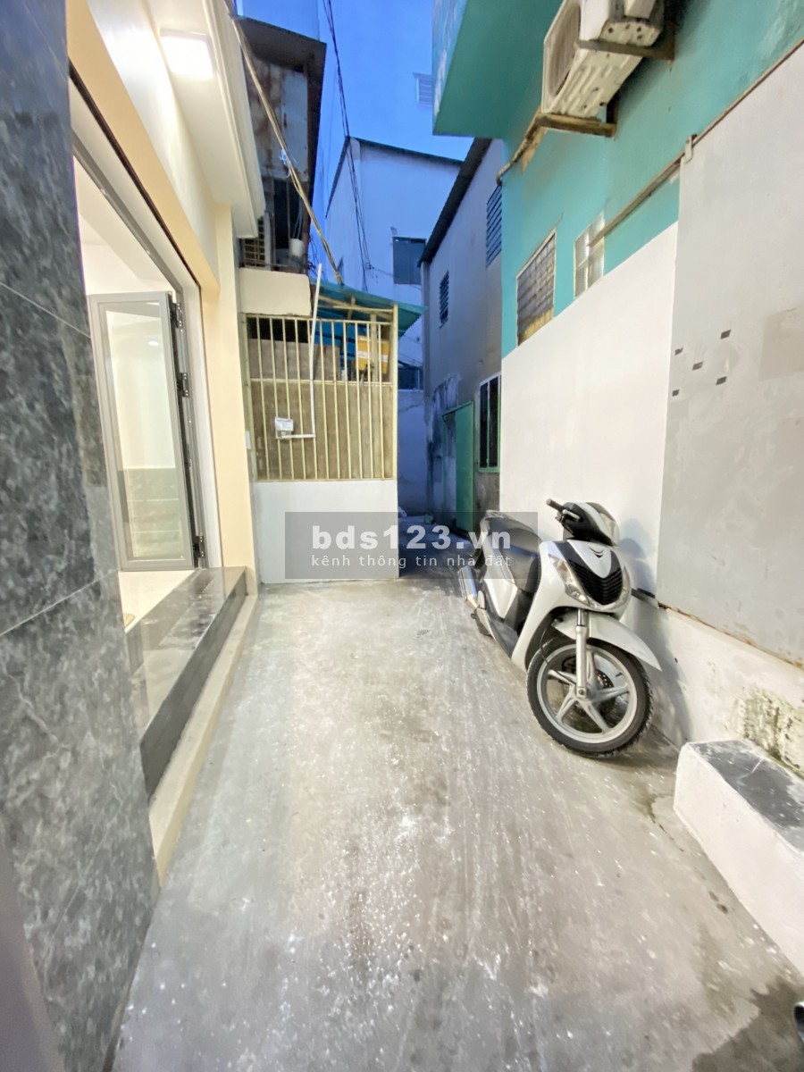 Nhà nguyên căn 1 trệt, 1 lầu đúc hiện đại tuyệt đẹp, hẻm Trần Văn Khánh, Quận 7, giá 4.1 tỷ