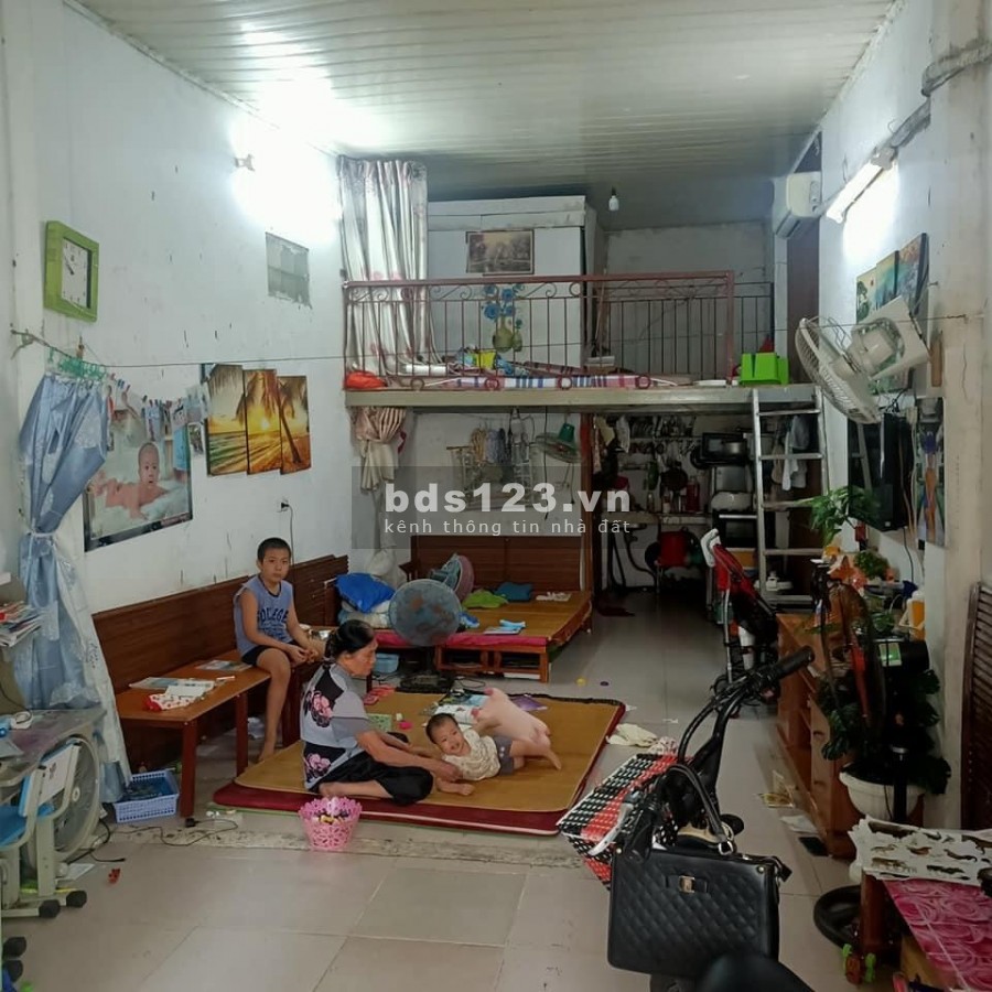 Bán Nhà C4 Cổ Nhuế,Khu vực sầm uất, ngõ thông tứ tung,ô tô 30m, diện tích 44m2 giá bán 2,05 tỉ