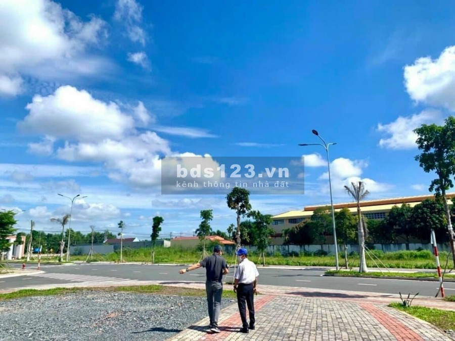 Bán đất nền dự án diện tích 70m2 măt tiền đường Tỉnh lộ 830 Bến Lúc, Long An, sổ đỏ riêng