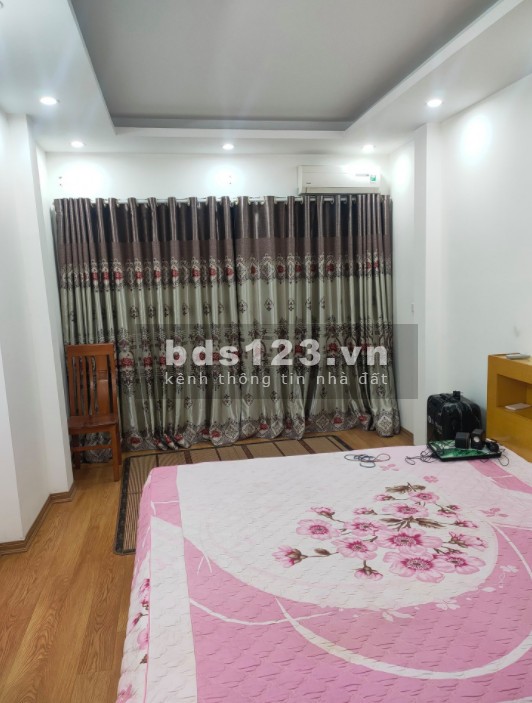 Bán nhà phố Nam Từ Liêm, lô góc dt 46m2, 4 tầng kiên cố, mặt tiền rộng, nhỉnh 3 tỷ