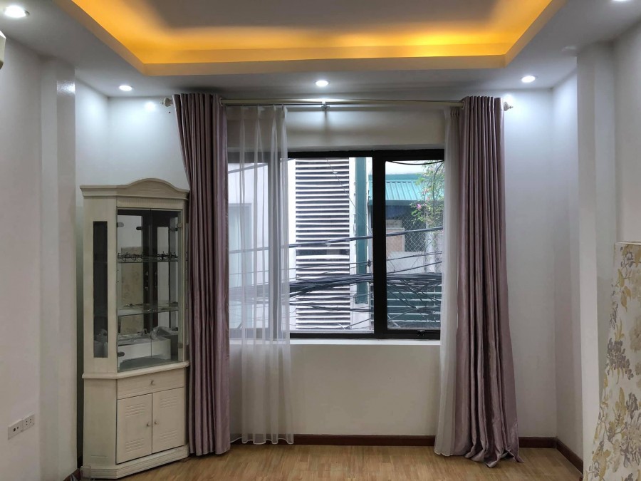 Bán nhà nguyên căn mặt phố Nguyễn Khang Quận Cầu Giấy, đúc kiên cố 4 tầng, thông thoáng