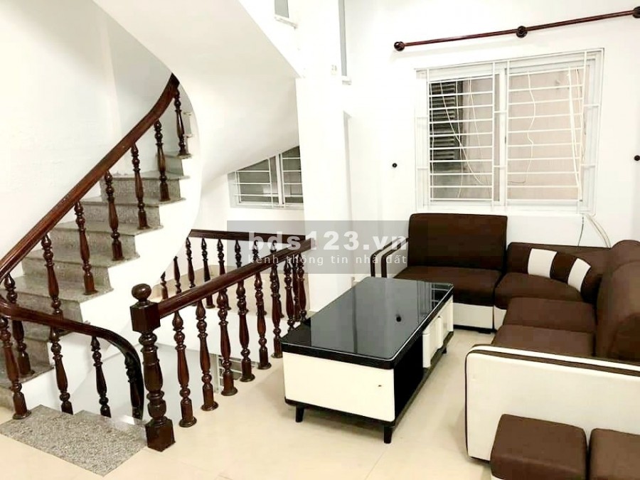 Bán nhà ngay gần đường Láng, ngõ thông thoáng, nhà đẹp, 30m2, 5 tầng, giá 3,15 tỷ