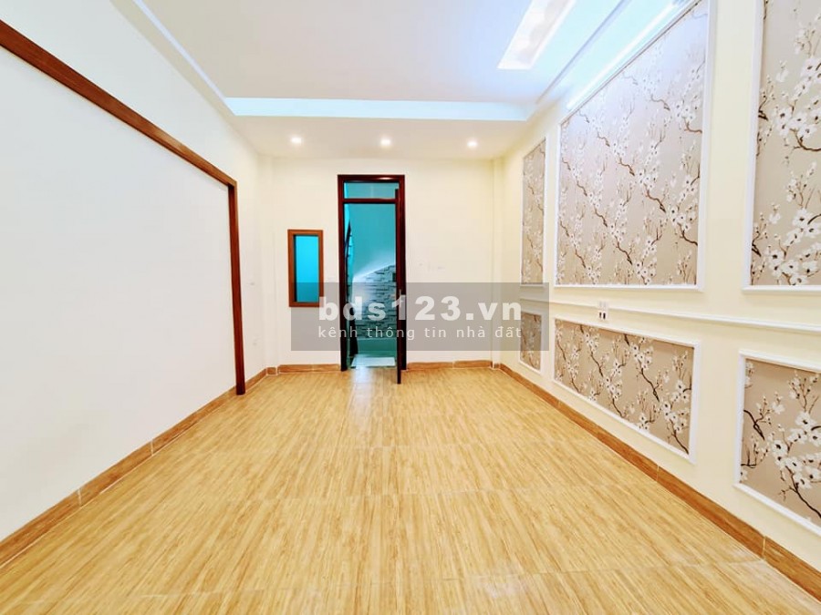 Giáp Nhị, Hoàng Mai ngõ nông rộng, gần ô tô về ở ngay 5 tầng 30m2 giá 2.85 tỷ