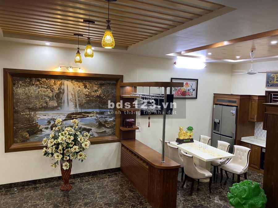 Bán biệt thự 3 tầng mặt phố trung tâm HD, dt 212m2, 7 phòng ngủ, sân cổng, cực đẹp, giá tốt, VIP
