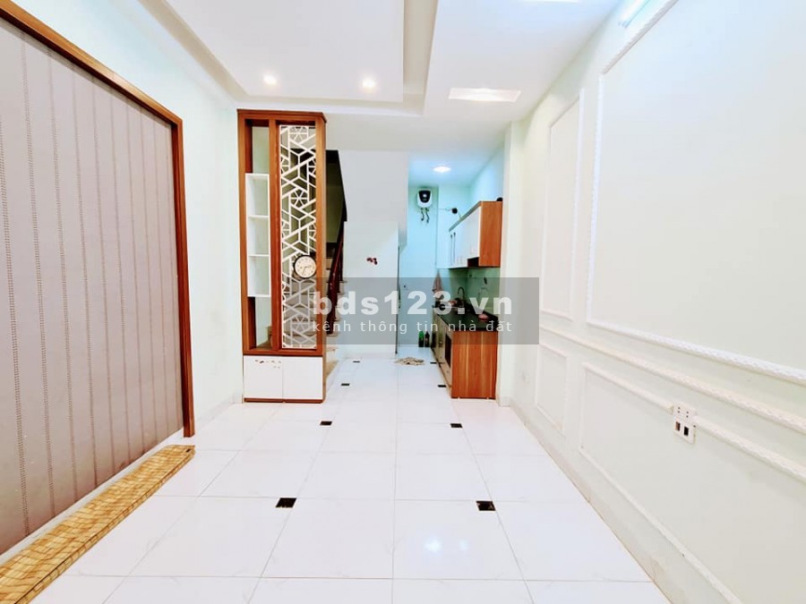 Giáp Nhị, Hoàng Mai ngõ nông rộng, gần ô tô về ở ngay 5 tầng 30m2 giá 2.85 tỷ
