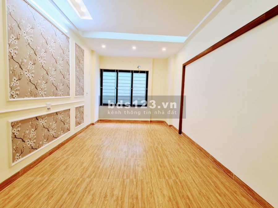 Giáp Nhị, Hoàng Mai ngõ nông rộng, gần ô tô về ở ngay 5 tầng 30m2 giá 2.85 tỷ