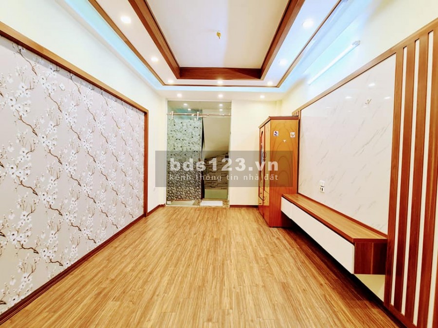 Giáp Nhị, Hoàng Mai ngõ nông rộng, gần ô tô về ở ngay 5 tầng 30m2 giá 2.85 tỷ