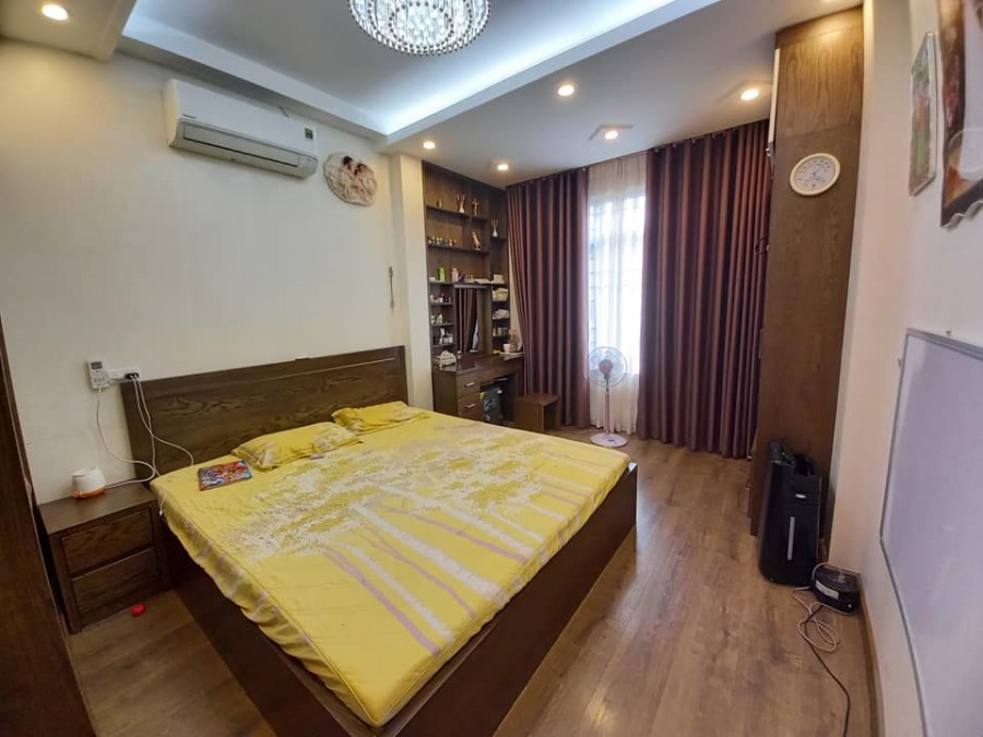 Bán nhà Nguyễn Khánh Toàn, ngõ thông, an sinh đỉnh, diện tích sử dụng 40m2, giá bán 3.5 tỷ
