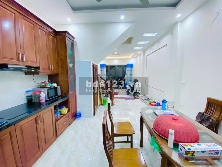 Bán nhà 63 Lê Đức Thọ, dt 40m2, 5 tầng mới đẹp, tặng nội thất, gần mặt phố Trần Hữu Dục, lhcc