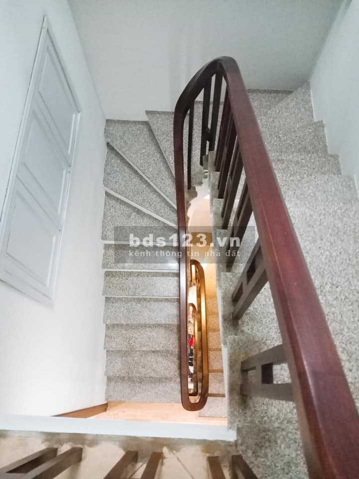 Bán nhà Ái Mộ Long Biên, kinh doanh ngõ thông, nhà bao đẹp, đt 43m2, đúc 4 tầng, ô tô tránh