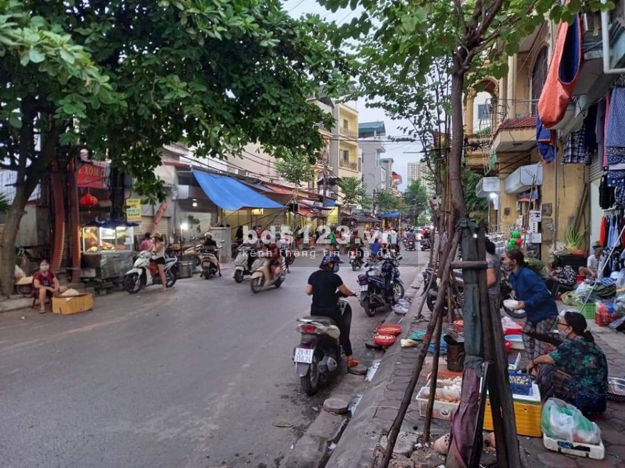 Bán nhà nguyên căn Tứ Hiệp kinh doanh sầm uất lô góc 2 mặt tiền, ô tô qua, khu dân trí cao