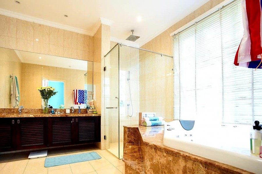 Nhà nguyên căn diện tích 250m2, lộ 8m, nội thất cao cấp, Quận 7, dt 10x25m, nội thất sang