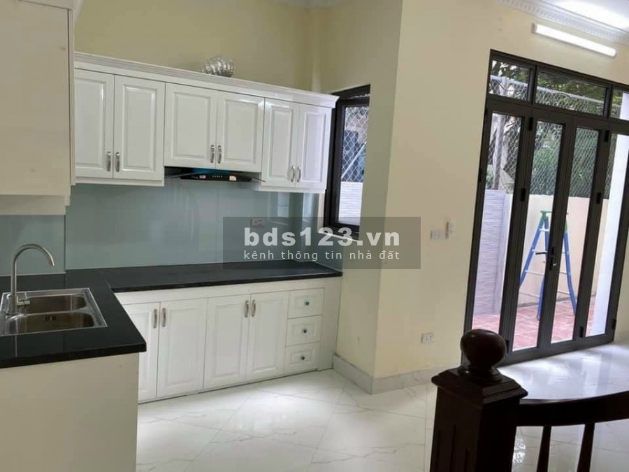 COVID cần tiền bán gấp nhà nguyên căn 5 tầng đúc, vị chí đẹp phố Chùa Quỳnh, giá tốt