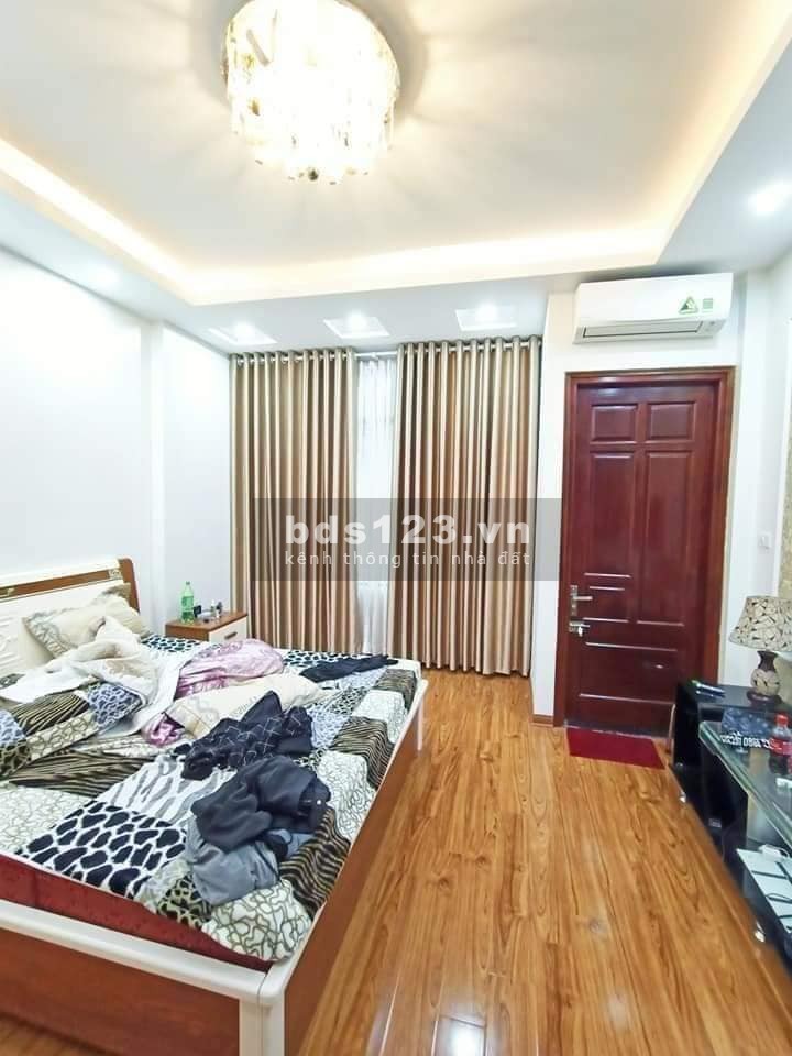 Bán gấp nhà nguyên căn tuyệt đẹp phố Lạc Trung dt 41m2, 5 tầng mt 4.2m giá bán 2.7 tỷ