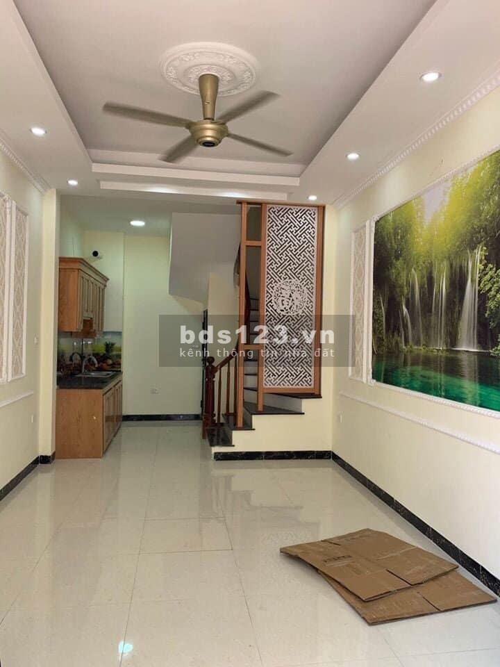 COVID cần tiền bán gấp nhà nguyên căn 5 tầng đúc, vị chí đẹp phố Chùa Quỳnh, giá tốt