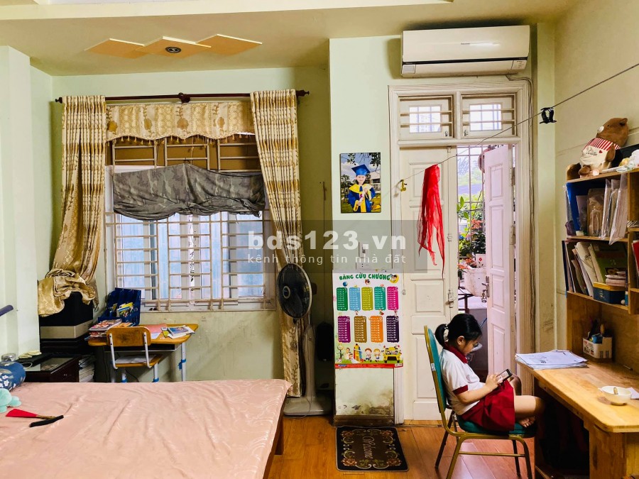 Nhà gần hồ Hoàng Cầu khu dân trí cao, ô tô diện tích sử dụng 56m2 giá bán 6.2 tỷ