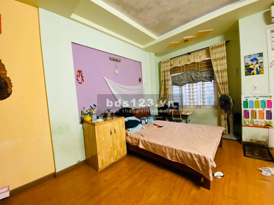 Nhà gần hồ Hoàng Cầu khu dân trí cao, ô tô diện tích sử dụng 56m2 giá bán 6.2 tỷ