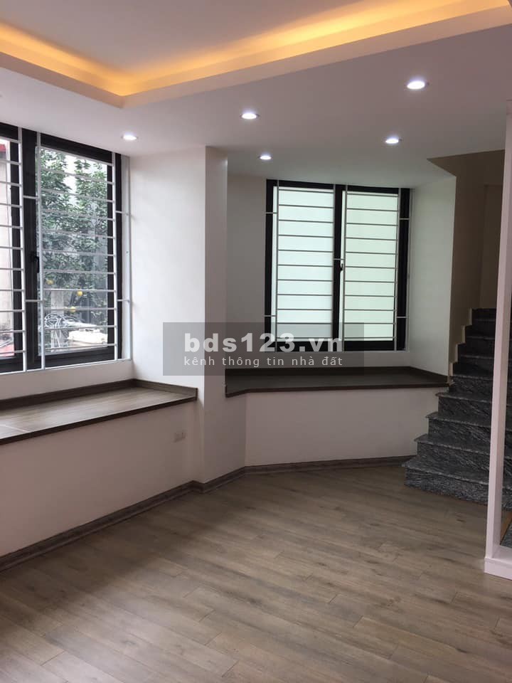 Bán nhà Bát Khối, Long Biên, lô góc 2 mặt tiền, ngõ thông, gần cầu vĩnh tuy, giá 2.8 tỷ