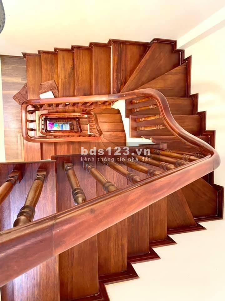 Bán nhà phố Cổ Linh, dt 40m2, ô tô tới cửa vài bước sang Aeon giá bán 4 tỷ, thương lượng