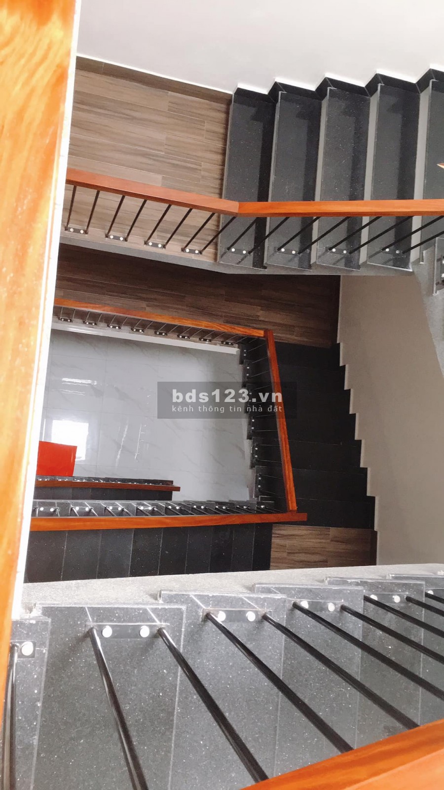 Bán nhà Lê Trực hẻm xe hơi sổ hồng vuông vức giá bán 7 tỷ, 1 trệt, 3 lầu đúc, sân thượng