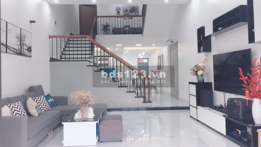 Bán nhà Lê Trực hẻm xe hơi sổ hồng vuông vức giá bán 7 tỷ, 1 trệt, 3 lầu đúc, sân thượng