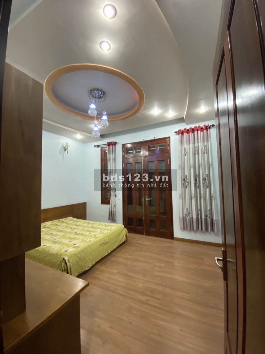Bán biệt thự 3 tầng mặt phố trung tâm HD, dt 212m2, 7 phòng ngủ, sân cổng, cực đẹp, giá tốt, VIP